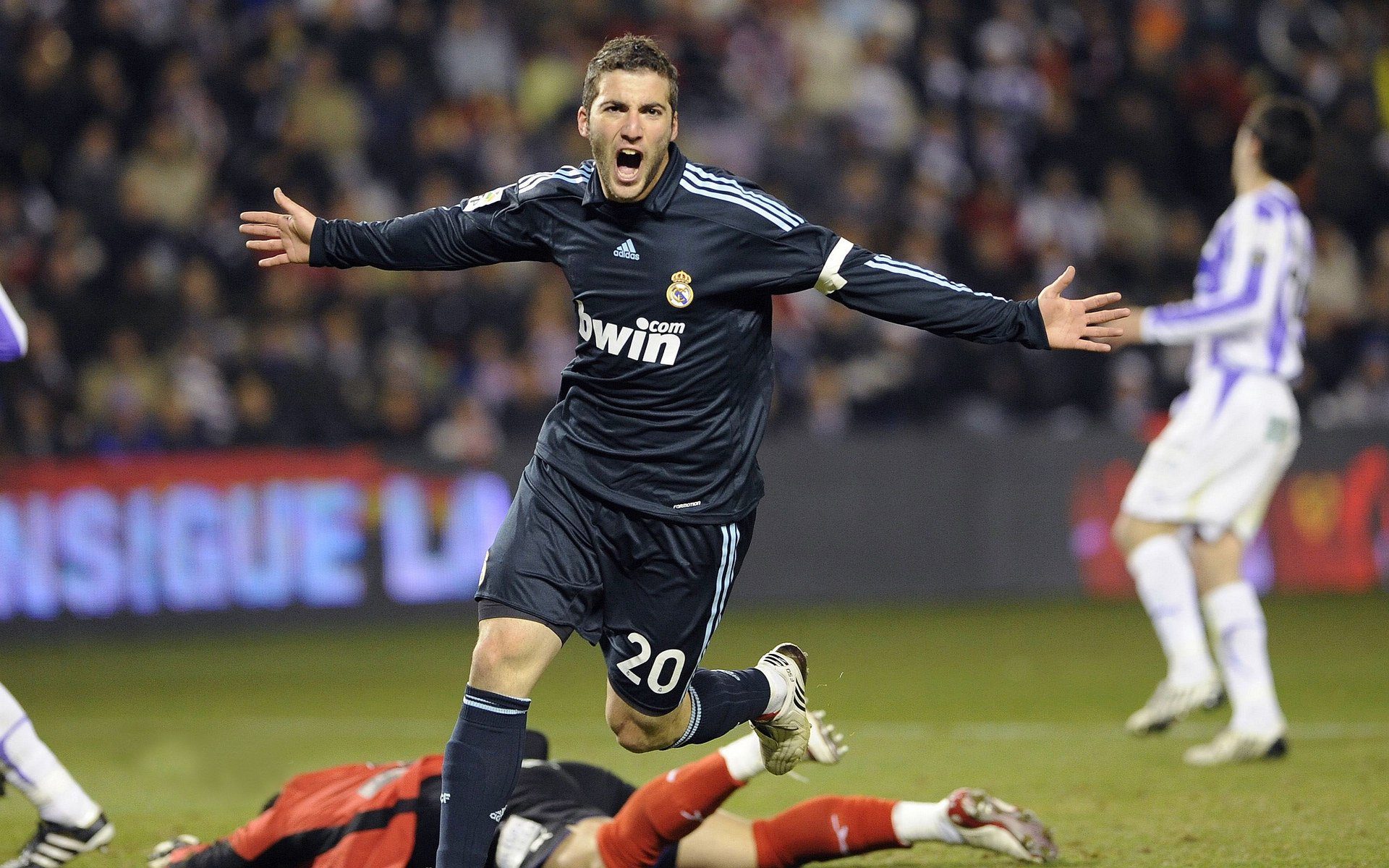 “亚戈·卡尔曼的防守反击技术,助阿根廷美洲狮队迎接新挑战”